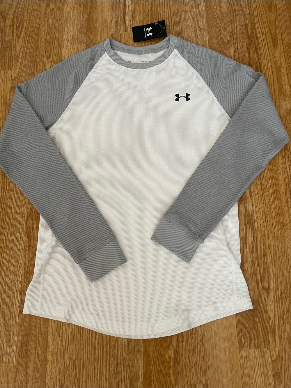 Men’s Under Armour White & Gray Long-Sleeve Raglan Performance Shirt
